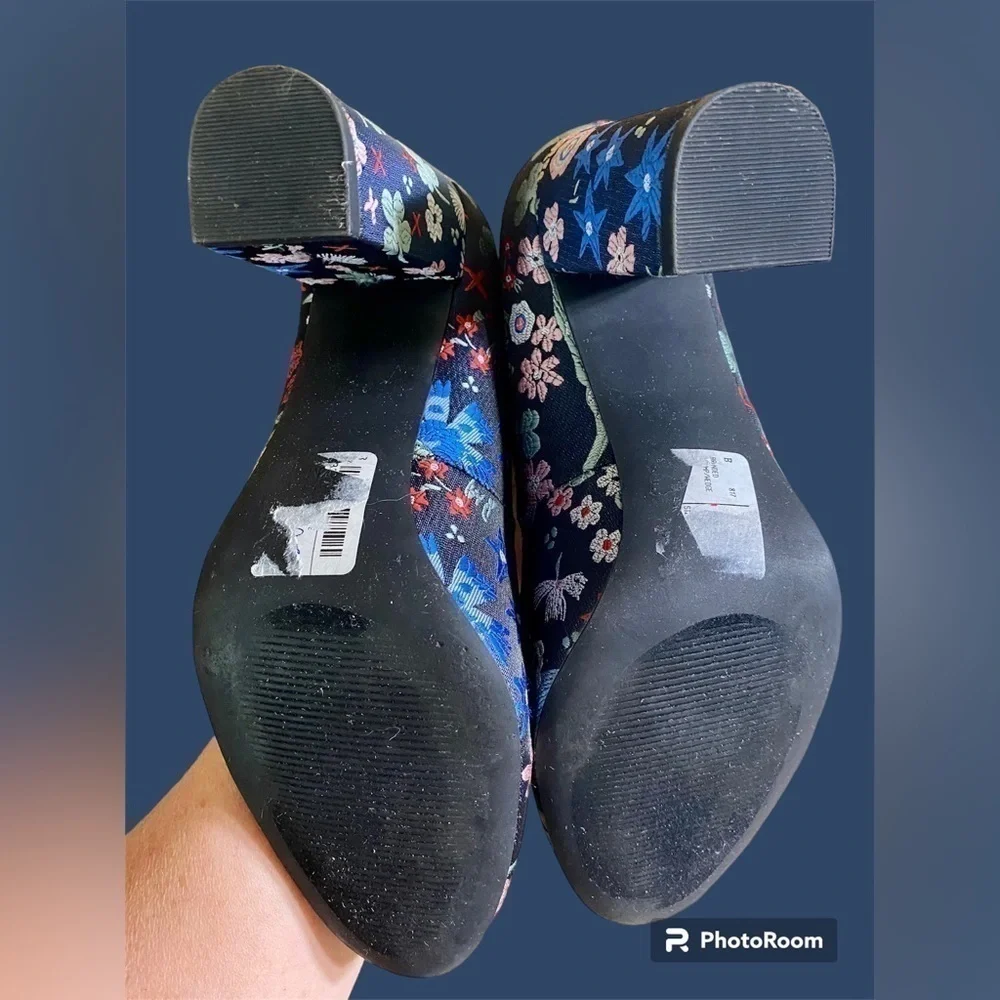 INDIGO rd. NWOB- size 9.5 Chunky High 4” Heels. Eastern inspired fabric. New!